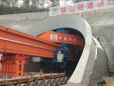 <b>贵州贵阳提梁机销售厂家 提梁机报价</b>