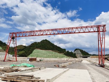 <b>贵州遵义龙门吊租赁厂家 滤油器使用事项</b>