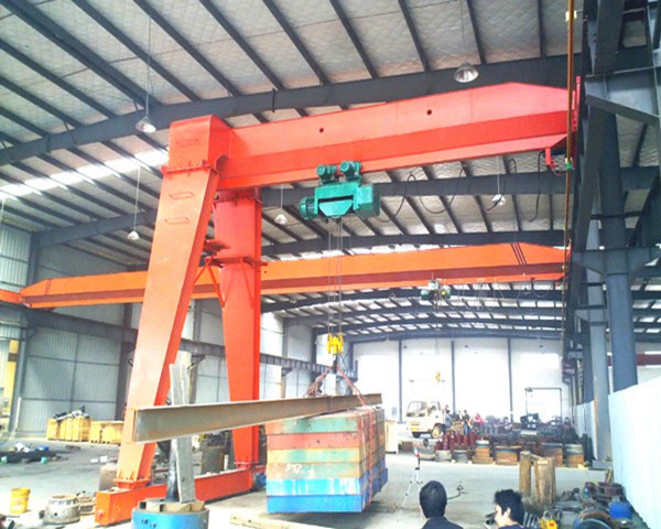 <strong>半门式起重机的固定端与行走端的设计有</strong>